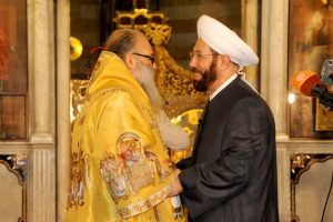 Syriens Großmuftî wünscht dem griechisch-orthodoxen Patriarchen während der Messe in Damaskus ein gutes neues Jahr; Photo: SANA